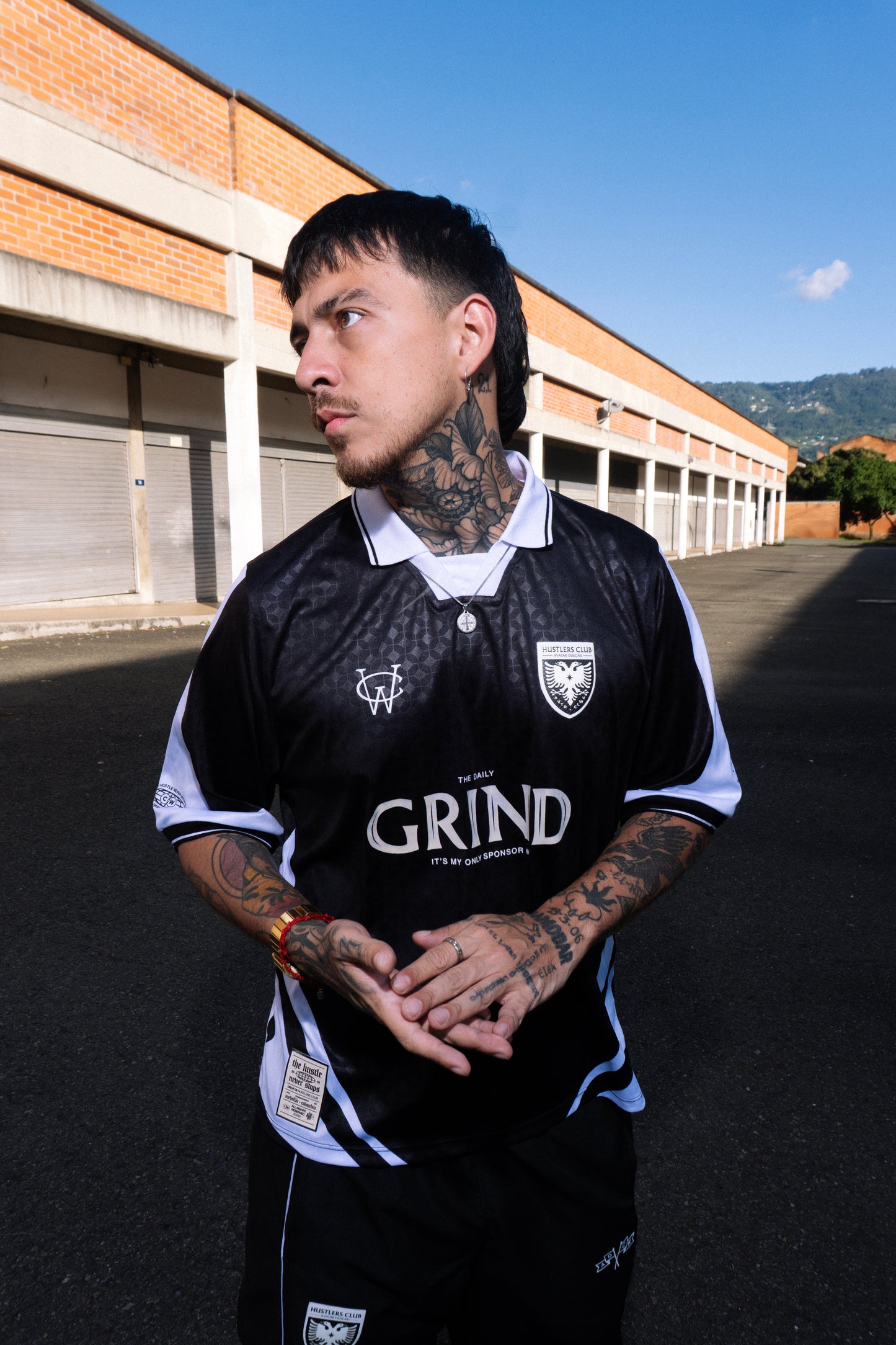 Camiseta BoxyFit Hustler Club CW x AVTR